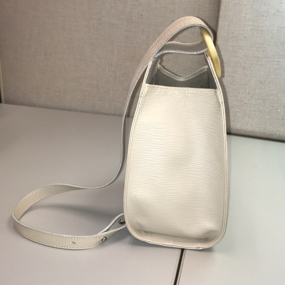 Ch.C Epi leather Sling Bag - Picture 3 of 8